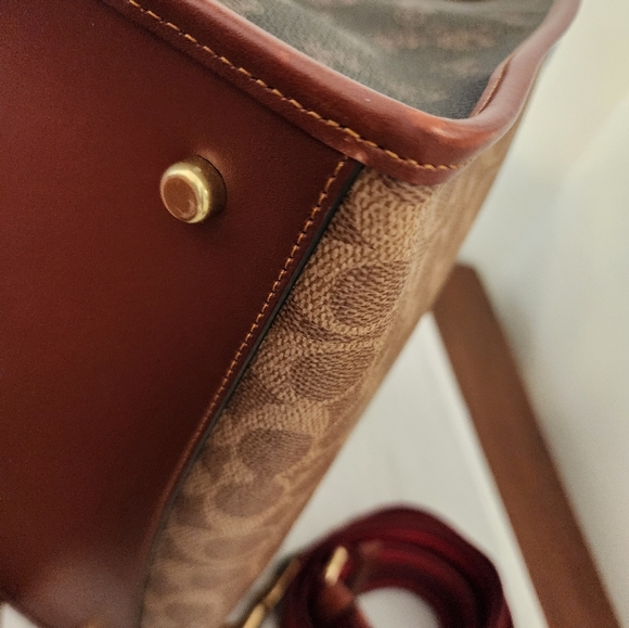 Coach Field Tote 30 in Signature Canvas With Horse and Carriage EUC - Picture 5 of 10